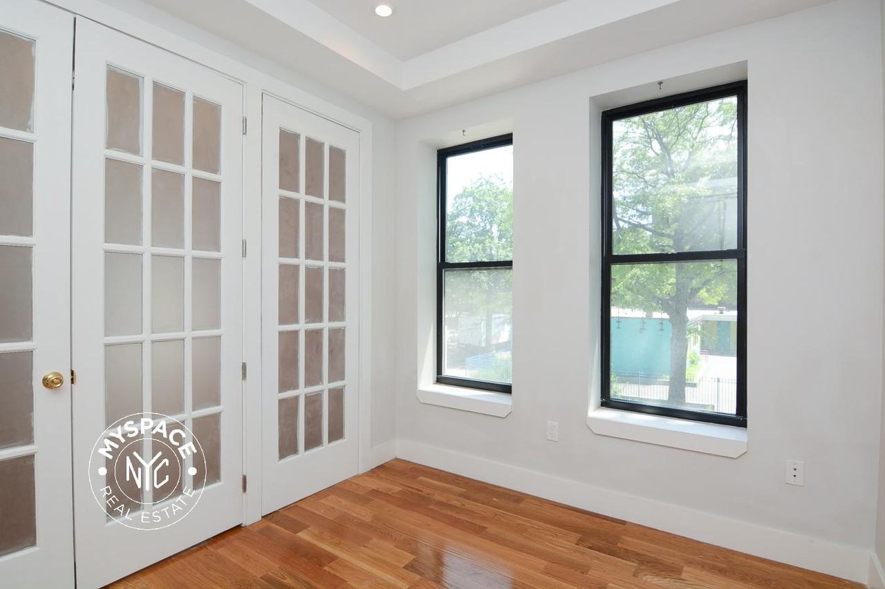 951 Prospect Pl #4R - Photo 3 of 10