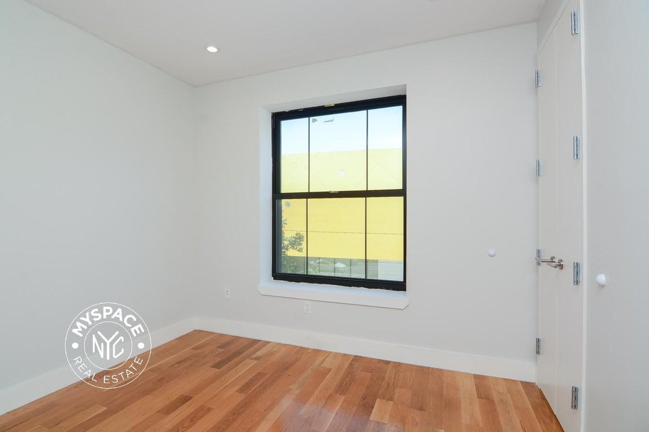 951 Prospect Pl #4R - Photo 4 of 10