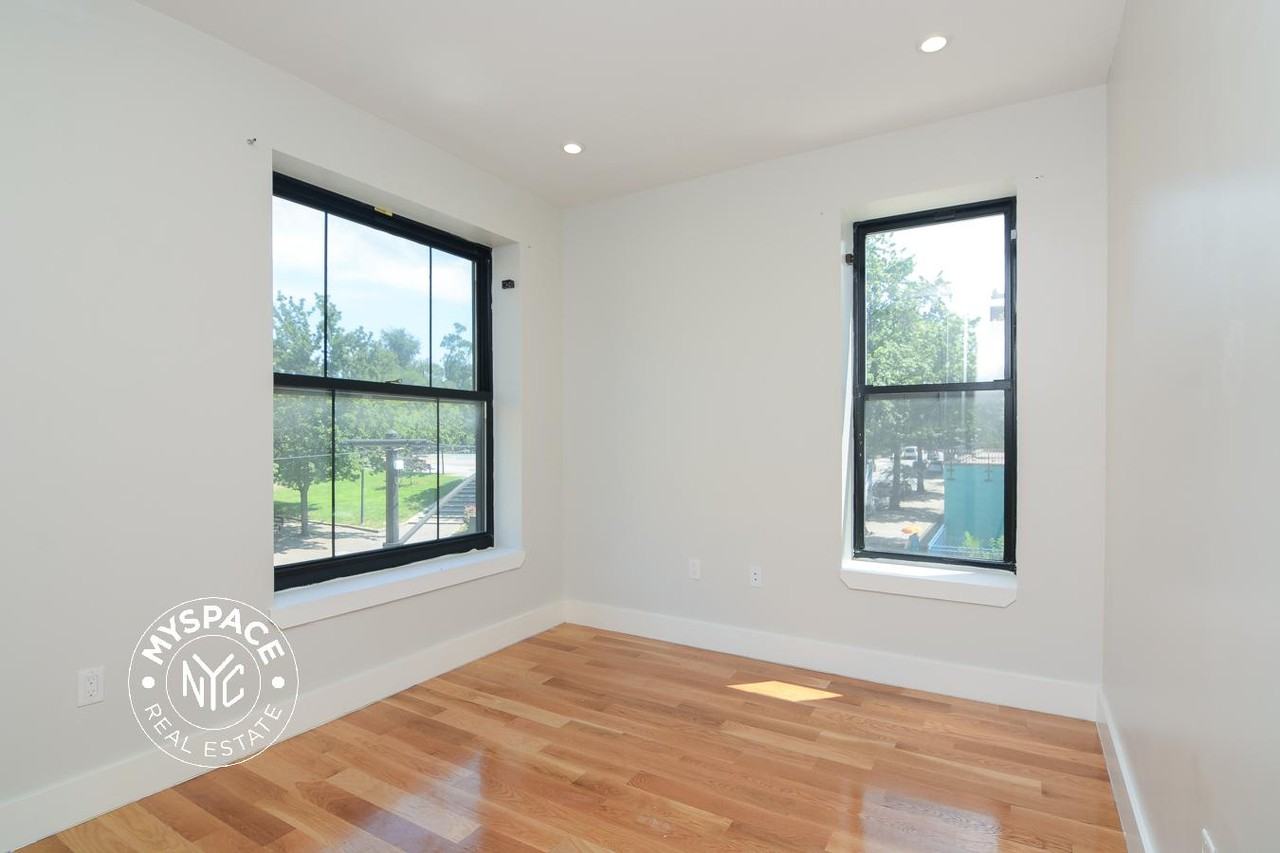 951 Prospect Pl #4R - Photo 5 of 10