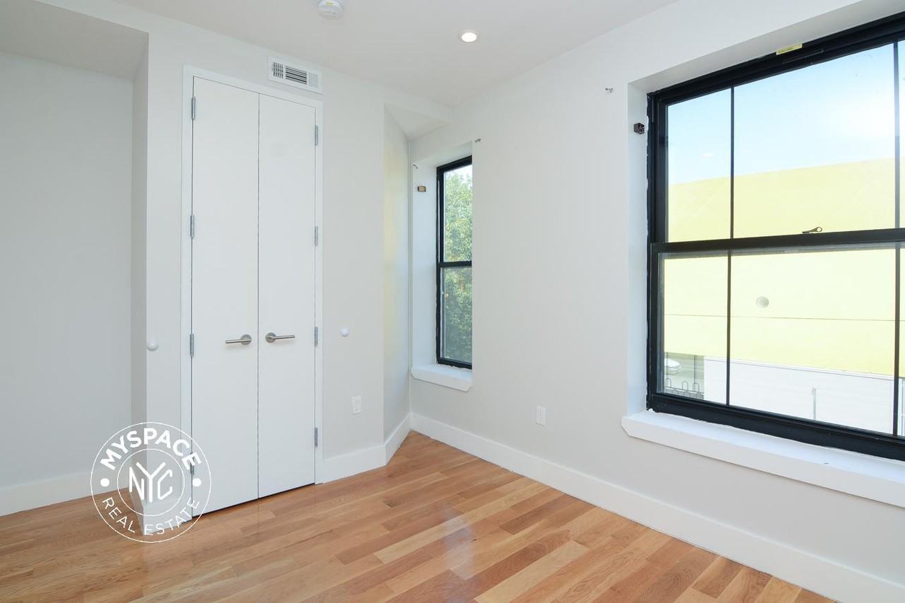951 Prospect Pl #4R - Photo 6 of 10