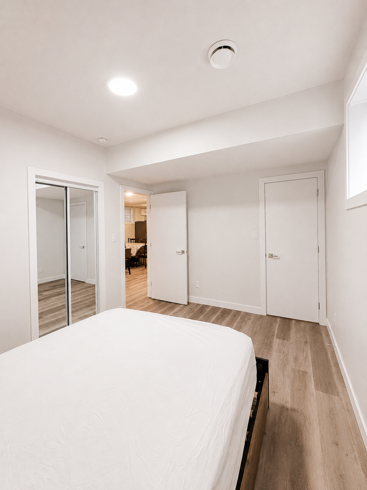 Furnished 2 Bed Basement Suite | All Utilities Included | Laurel, Edmonton - Photo 4 of 8