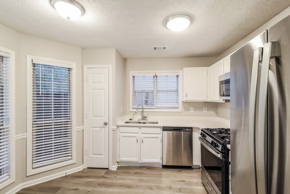 839 Ashley Ln - Photo 7 of 20