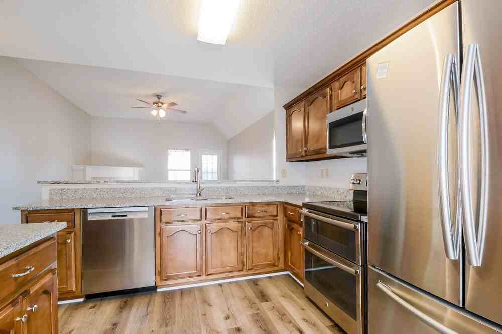 8334 Regal Bend Dr - Photo 7 of 16