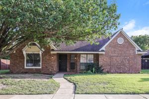featured image of 1237 Essex Dr