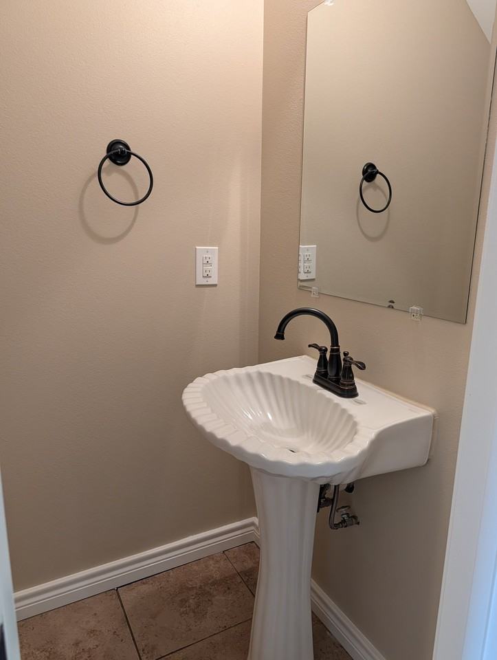448 Mount Pleasant St #A - Photo 5 of 16