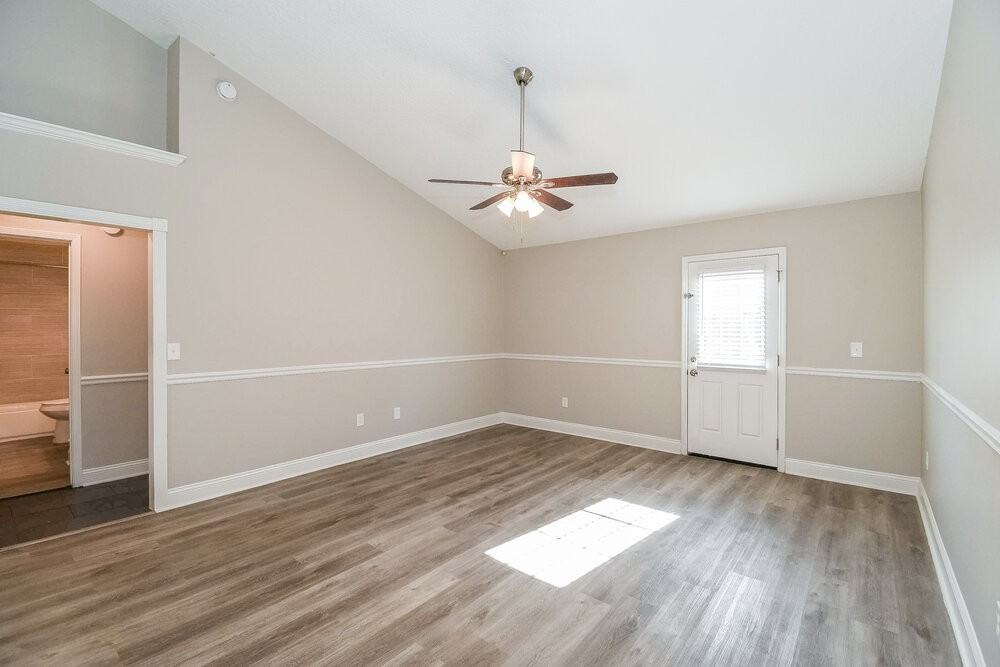 3083 Wavering Ln - Photo 3 of 19