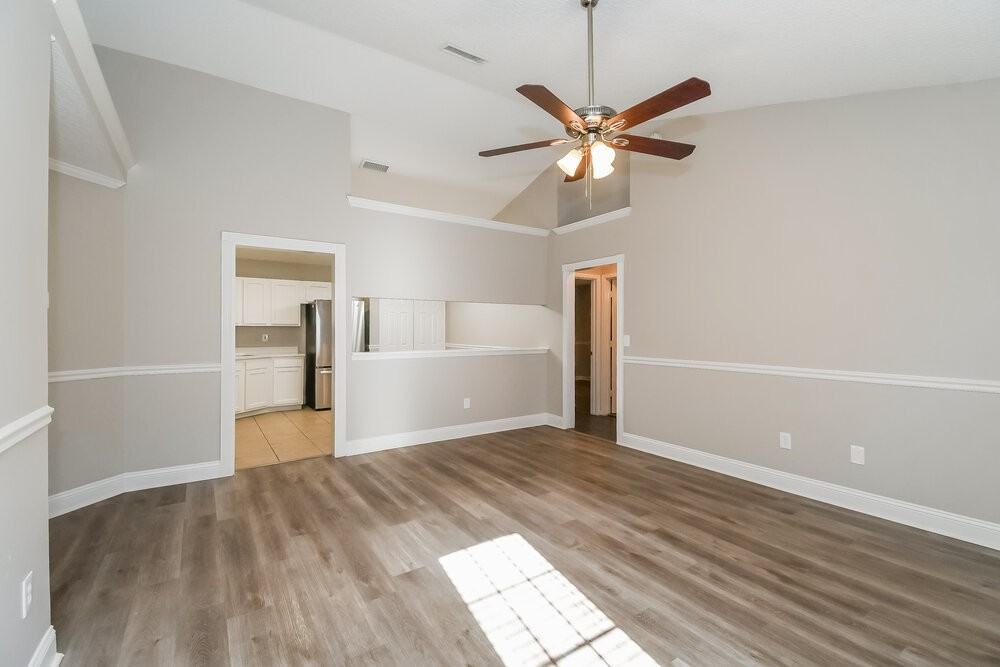 3083 Wavering Ln - Photo 4 of 19
