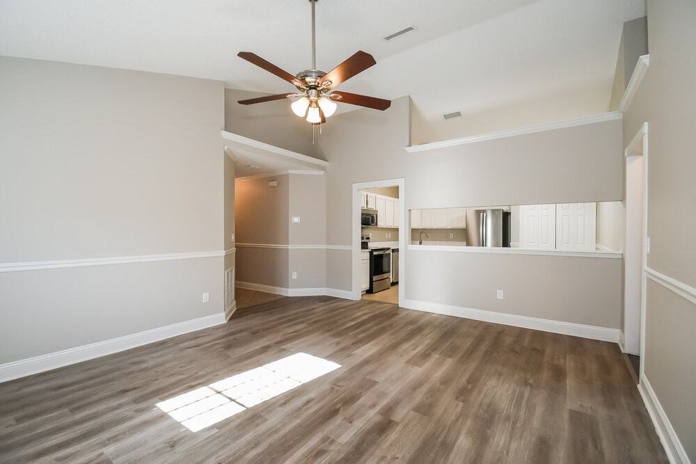 3083 Wavering Ln - Photo 6 of 19