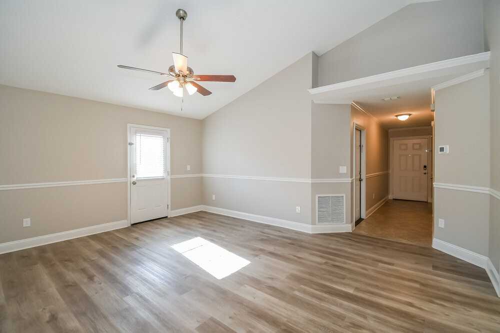 3083 Wavering Ln - Photo 7 of 19