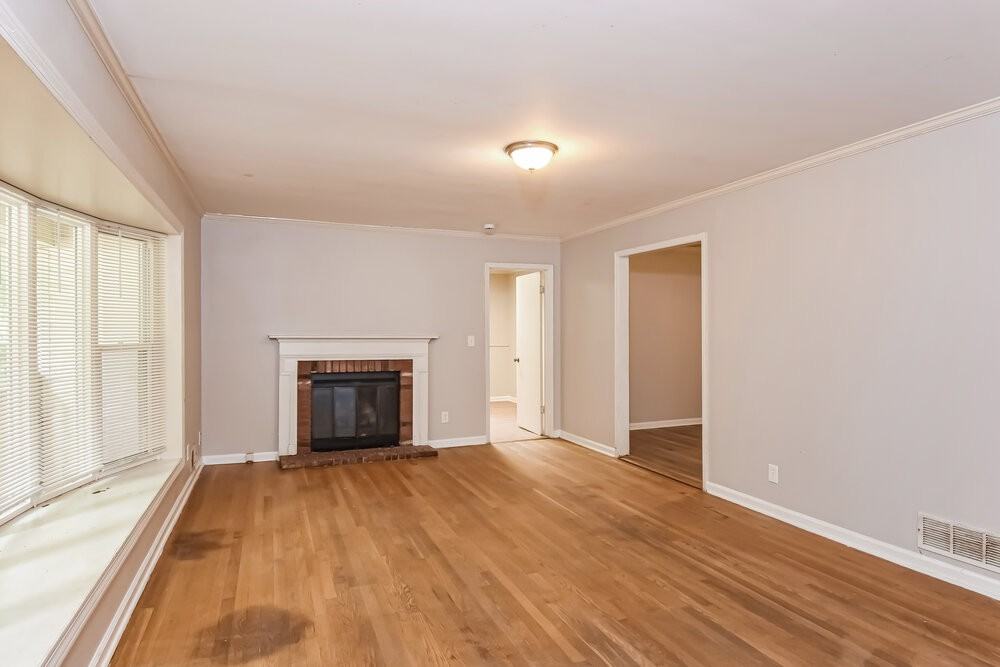 4630 Cresant Ln - Photo 4 of 19