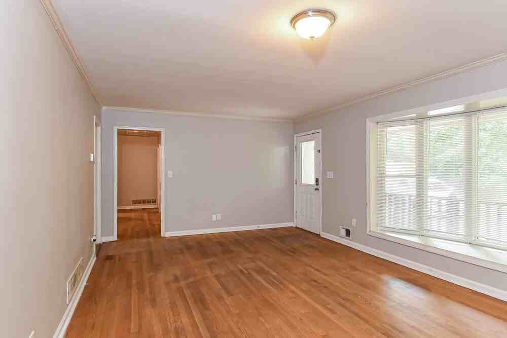 4630 Cresant Ln - Photo 5 of 19