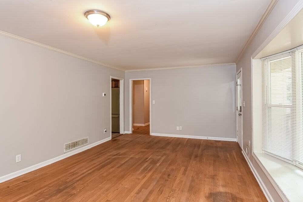 4630 Cresant Ln - Photo 6 of 19