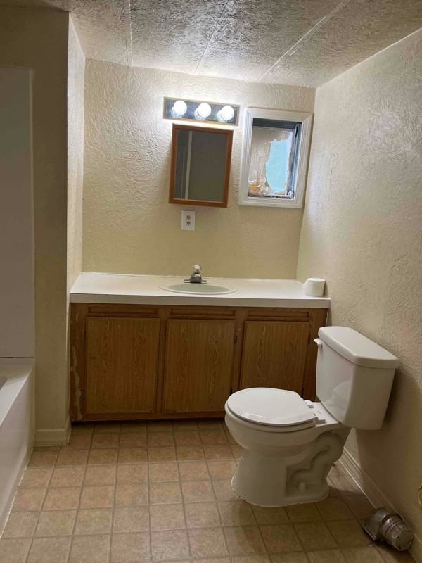 114 W 1st St - Photo 3 of 9
