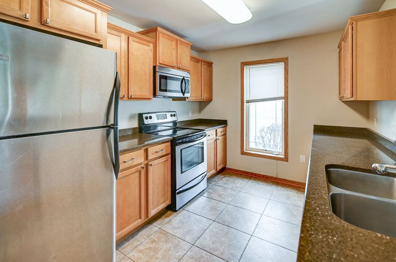 Fairhaven Court Townhomes - Photo 4 of 10