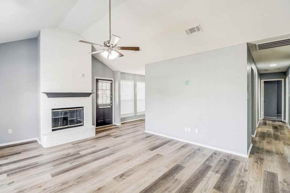 222 Hollywood Dr - Photo 3 of 16