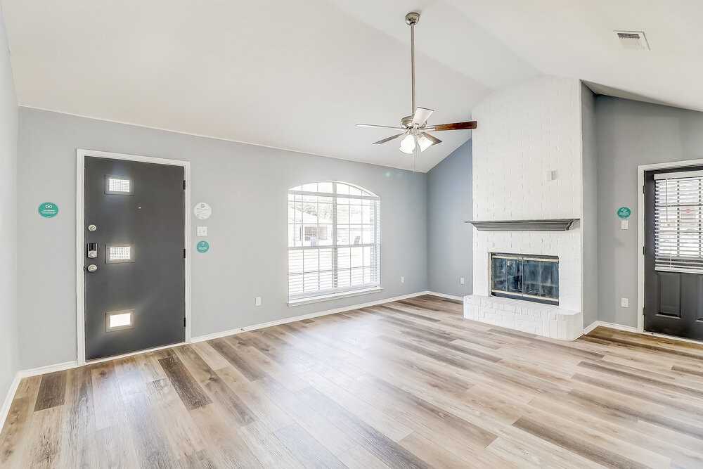 222 Hollywood Dr - Photo 5 of 16