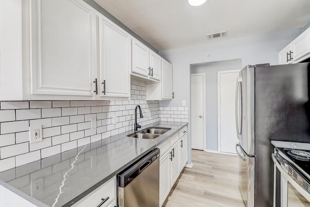 222 Hollywood Dr - Photo 6 of 16
