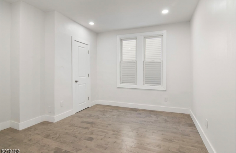 21 Oak St #1 - Photo 5 of 17