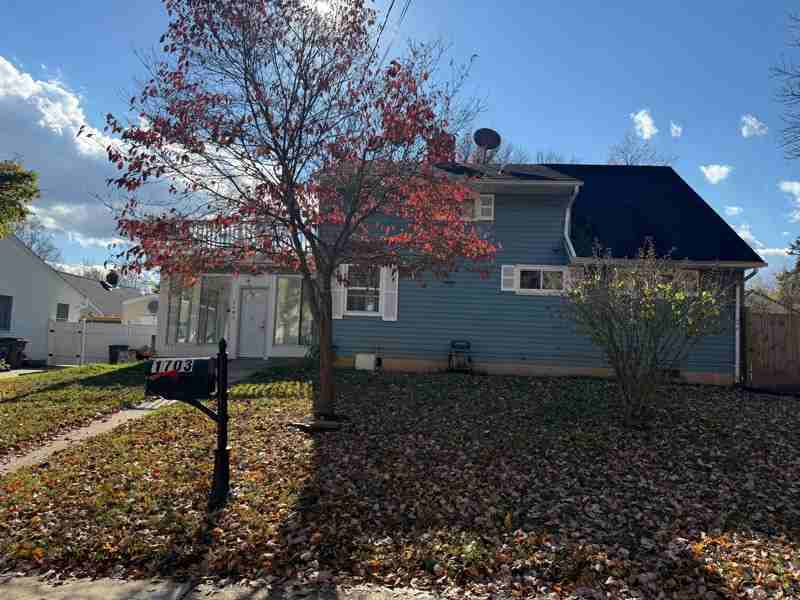 1703 Mcauliffe Dr - Photo 2 of 9