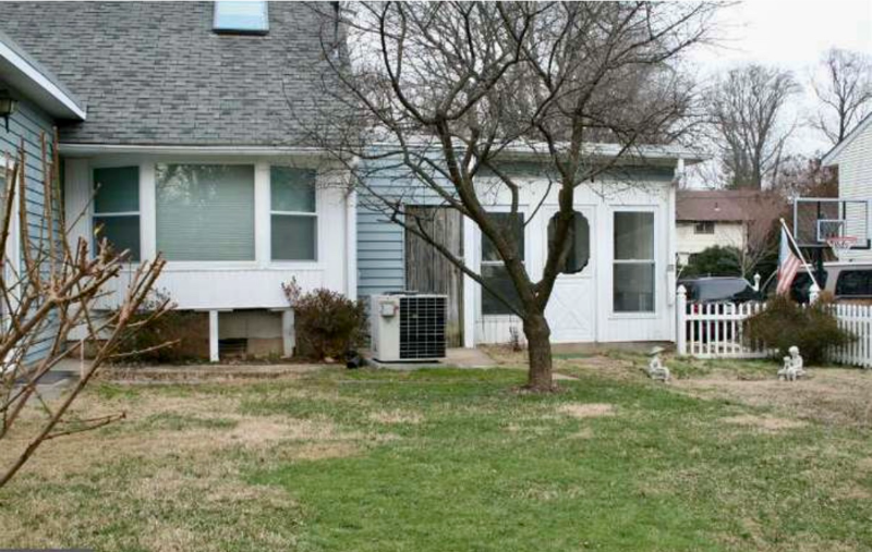 1703 Mcauliffe Dr - Photo 3 of 9