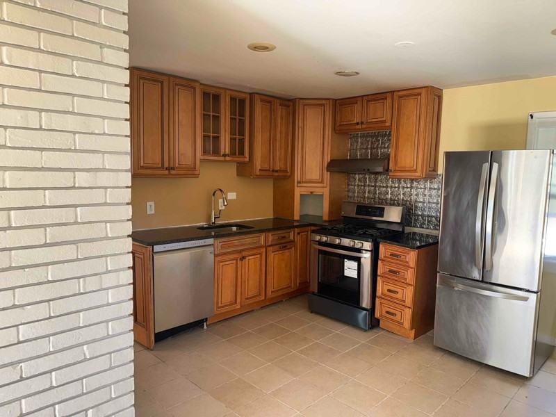 1703 Mcauliffe Dr - Photo 4 of 9