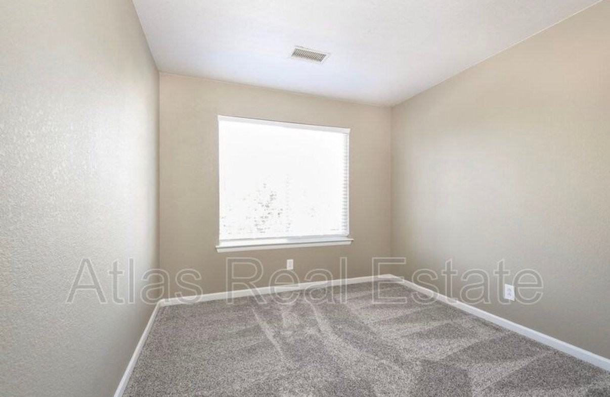 5728 E 127th Ave - Photo 3 of 15