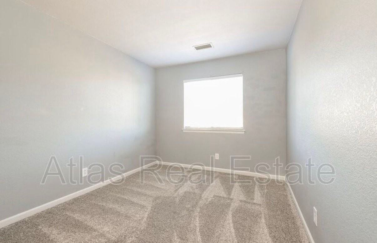 5728 E 127th Ave - Photo 4 of 15