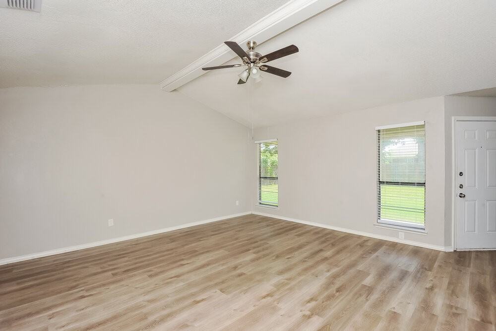 6221 Valley Forge Ct - Photo 3 of 16
