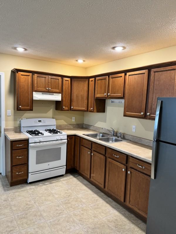 630 N Chestnut St #3 - Photo 4 of 12