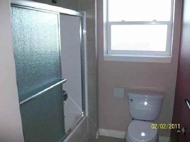 3608 Ne 44th St #8 - Photo 3 of 7
