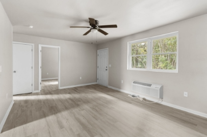1217 Pineview St #1 - Photo 5 of 9