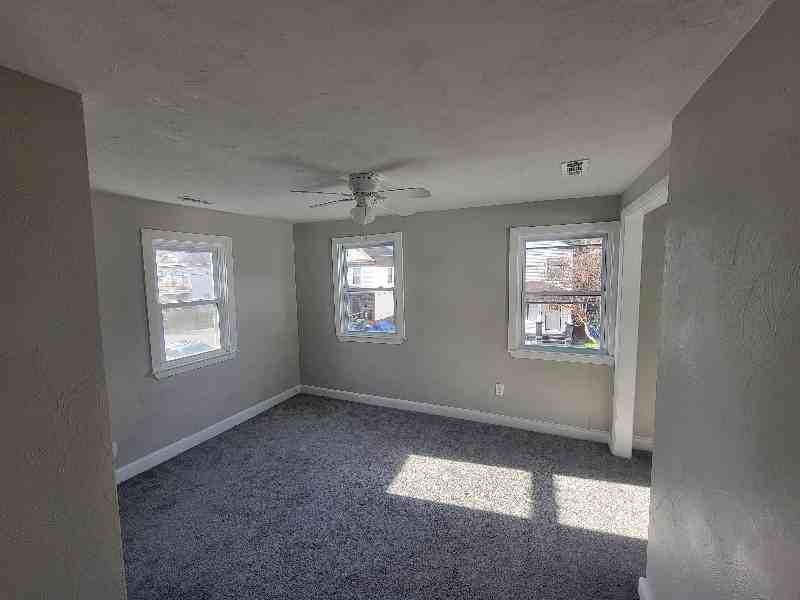 410 Middlesex St - Photo 6 of 20