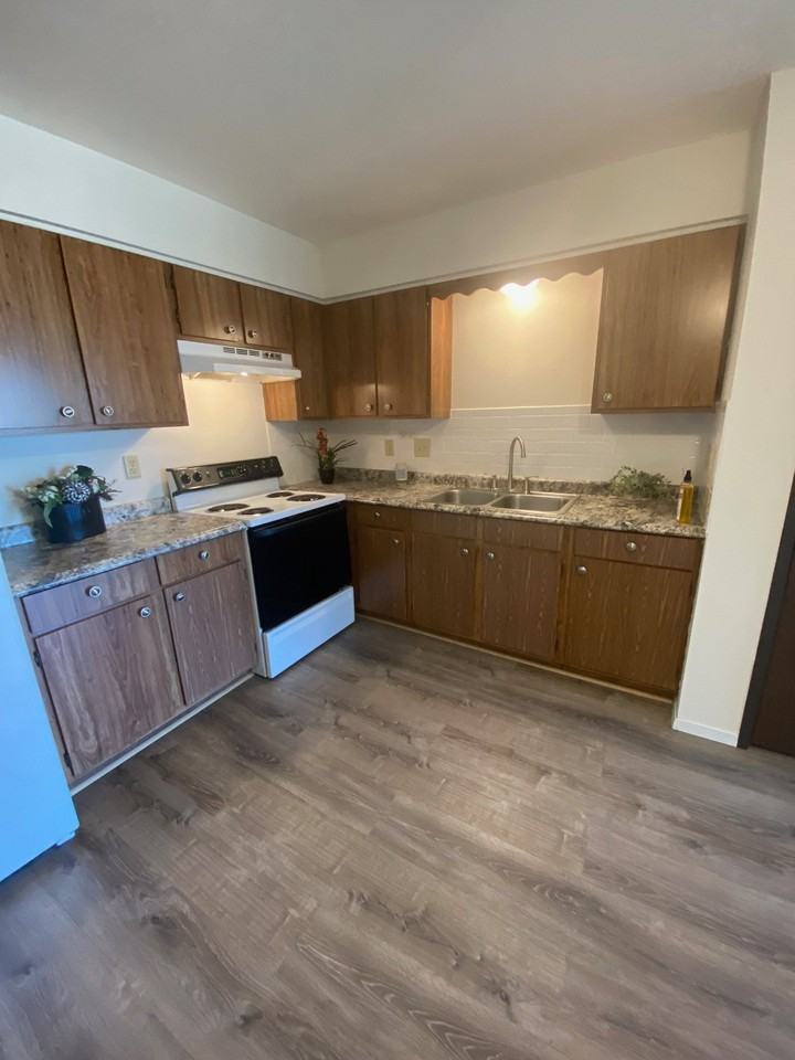 1712 S 115th Ct #2 - Photo 4 of 13