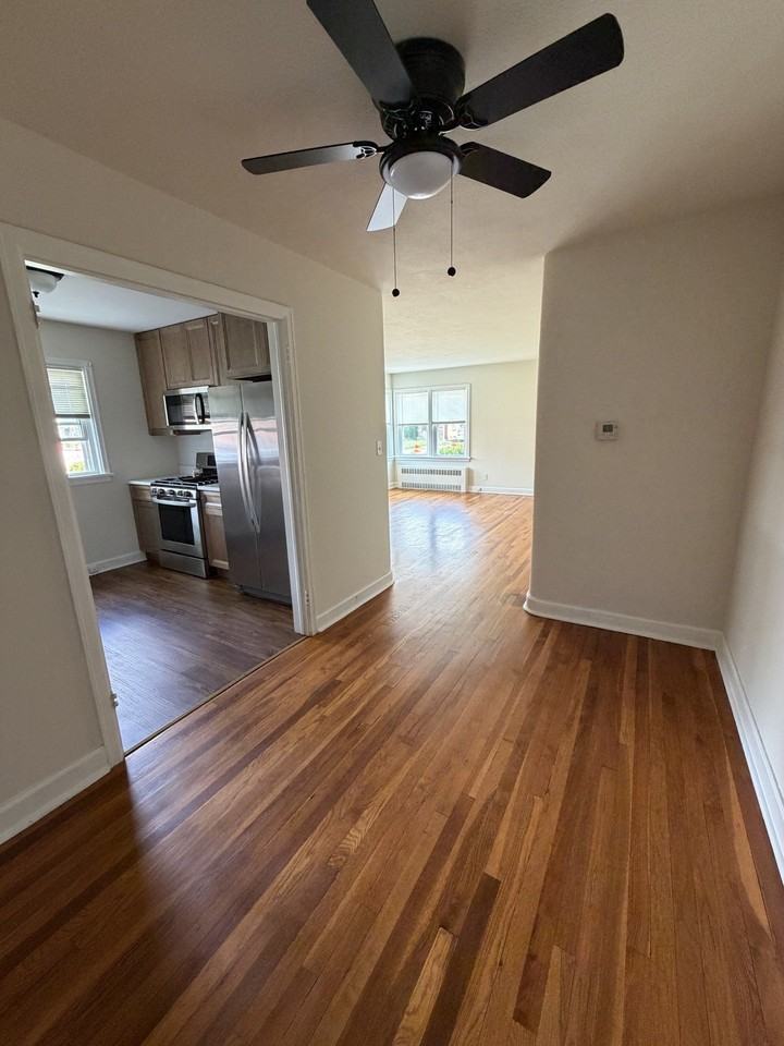 2121 Auburn St #1E - Photo 3 of 8