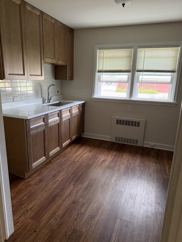2121 Auburn St #1E - Photo 5 of 8