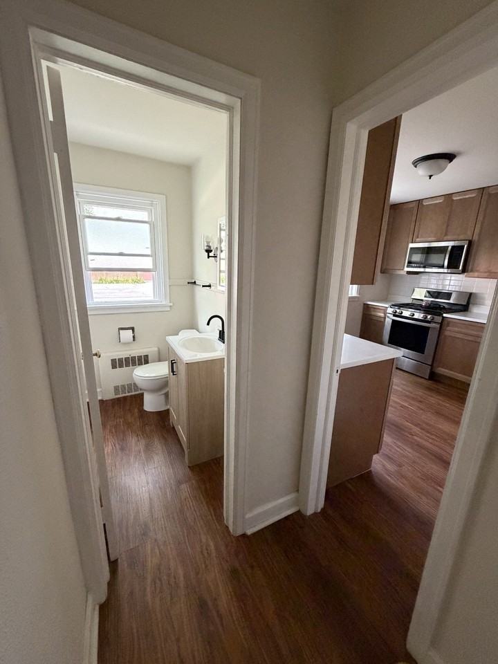 2121 Auburn St #1E - Photo 6 of 8