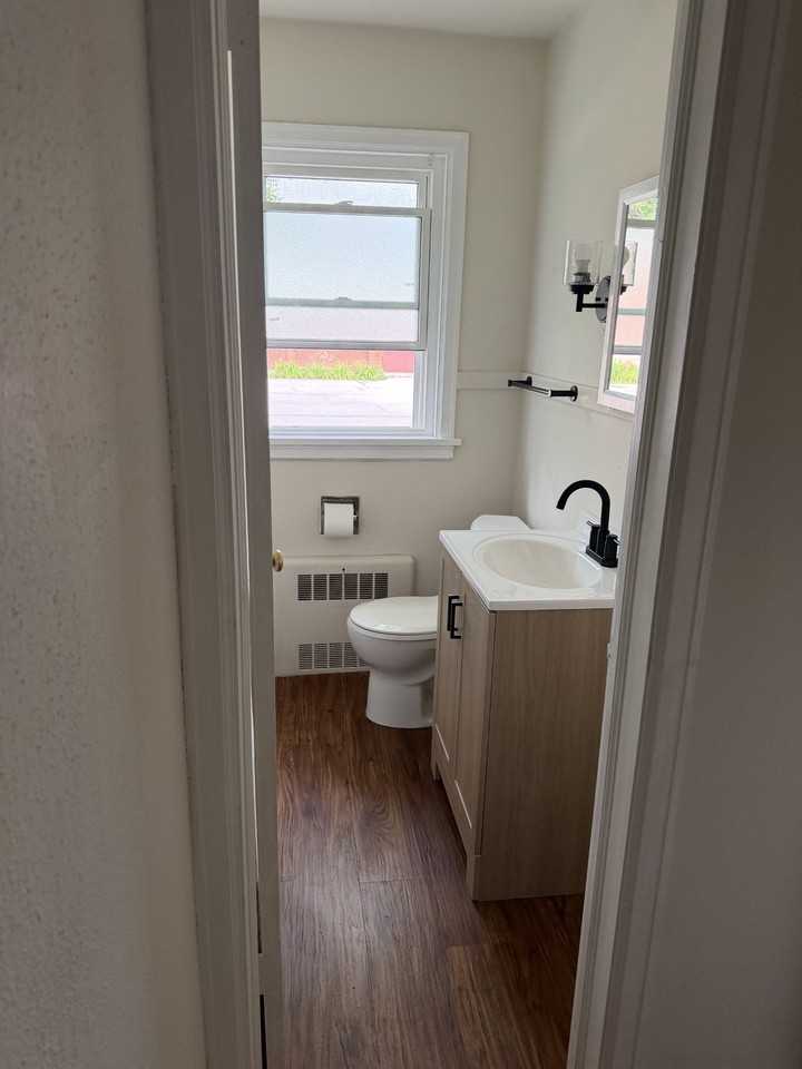 2121 Auburn St #1E - Photo 7 of 8
