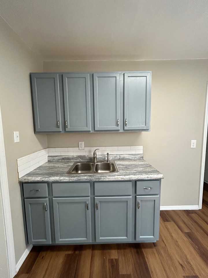 3001 E Locust St - Photo 3 of 12