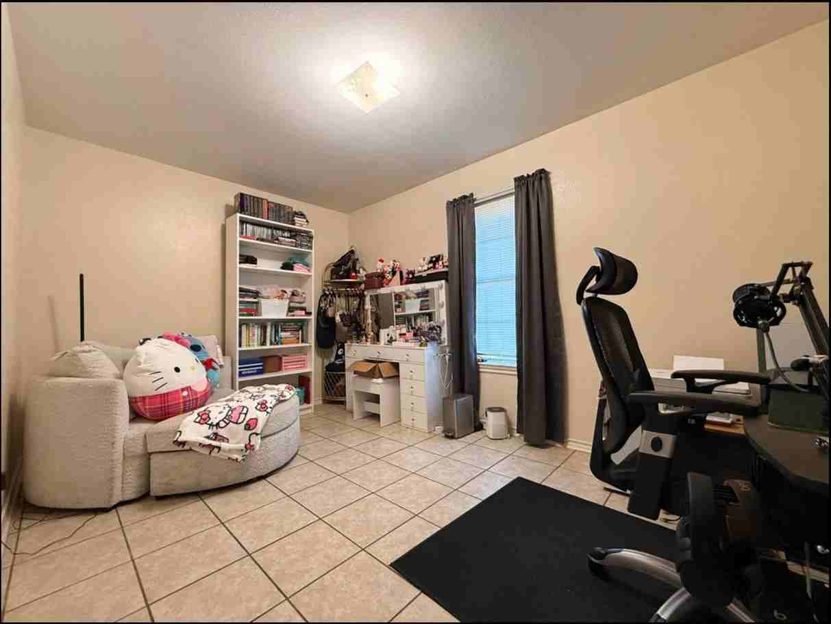 906 Tabb St - Photo 4 of 11