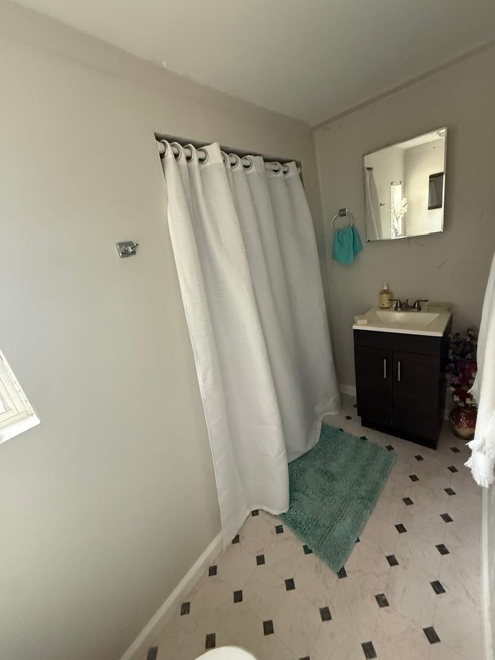 1016 10th Ave W #A - Photo 7 of 9