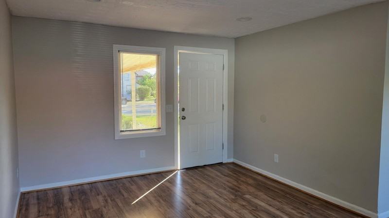814 E 21st St #1 - Photo 4 of 8