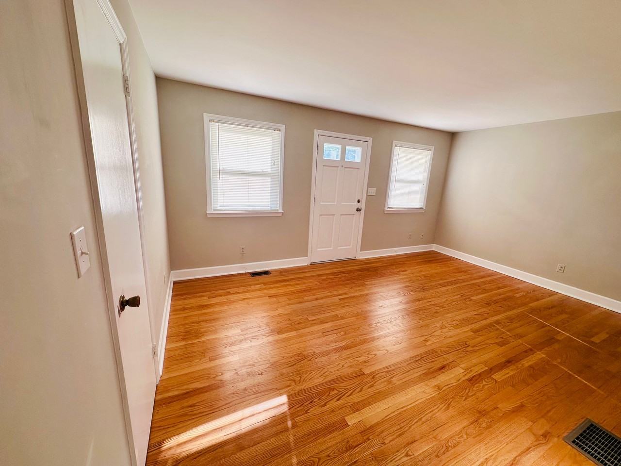 1101 Melrose St - Photo 2 of 17