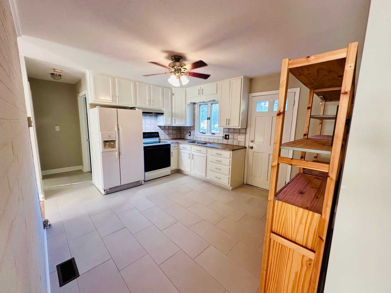 1101 Melrose St - Photo 6 of 17