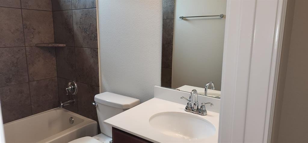 8706 Sunbury Oak Cir - Photo 3 of 15