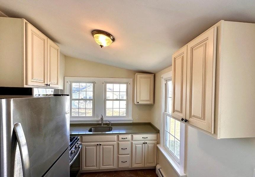 519 Barber Ave - Photo 3 of 10