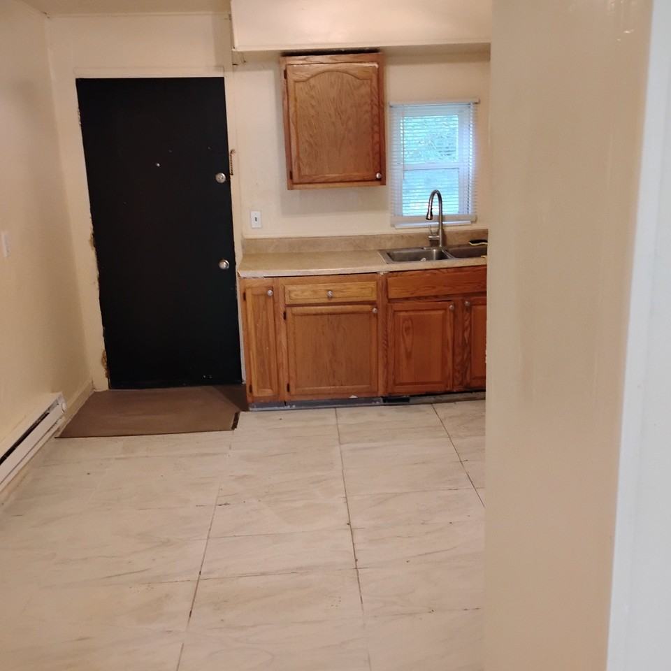 786 Goodlow Ave - Photo 3 of 16