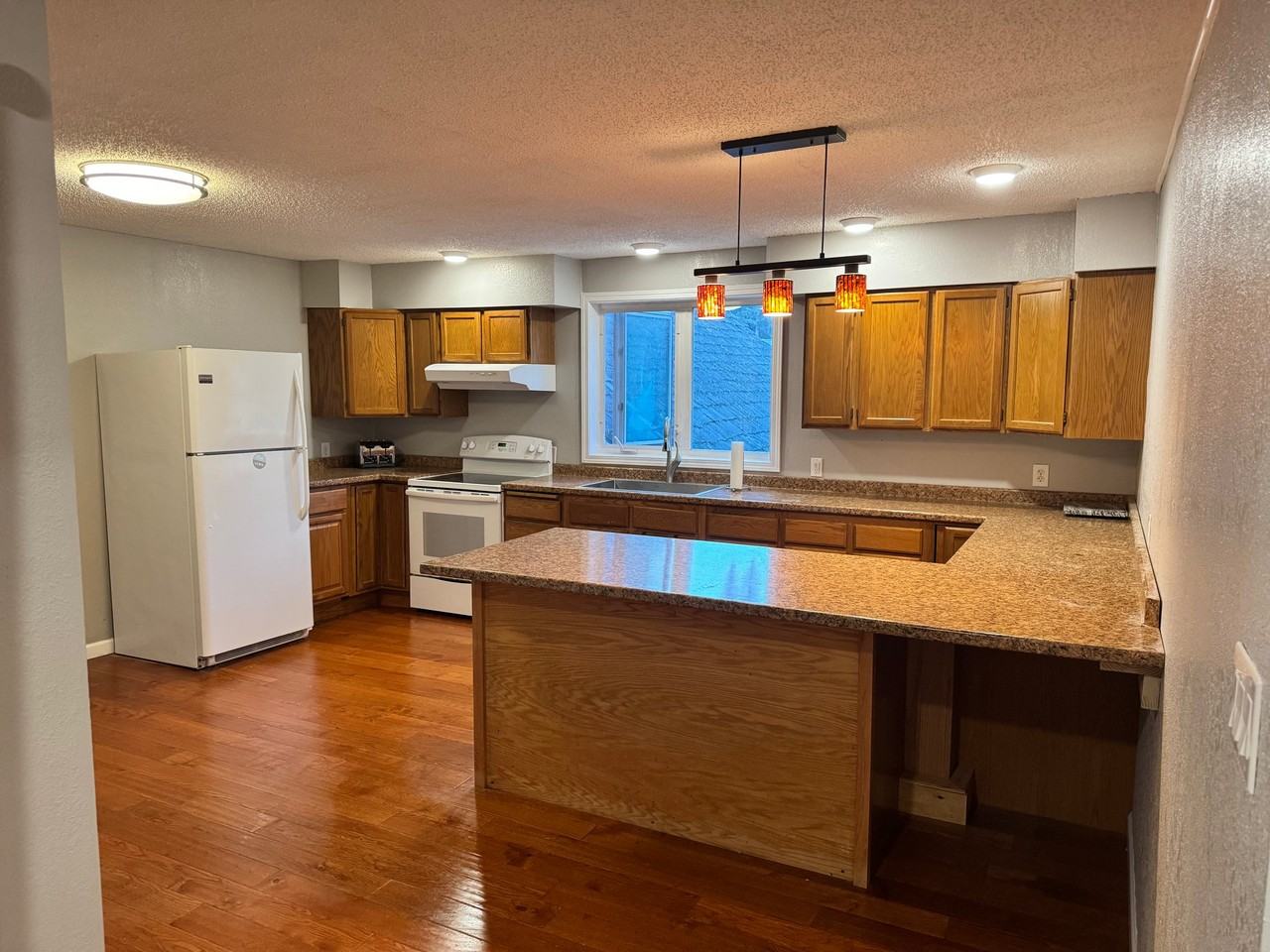 5252 Fairchild Ave - Photo 2 of 14