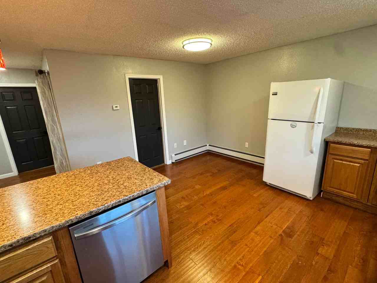 5252 Fairchild Ave - Photo 3 of 14