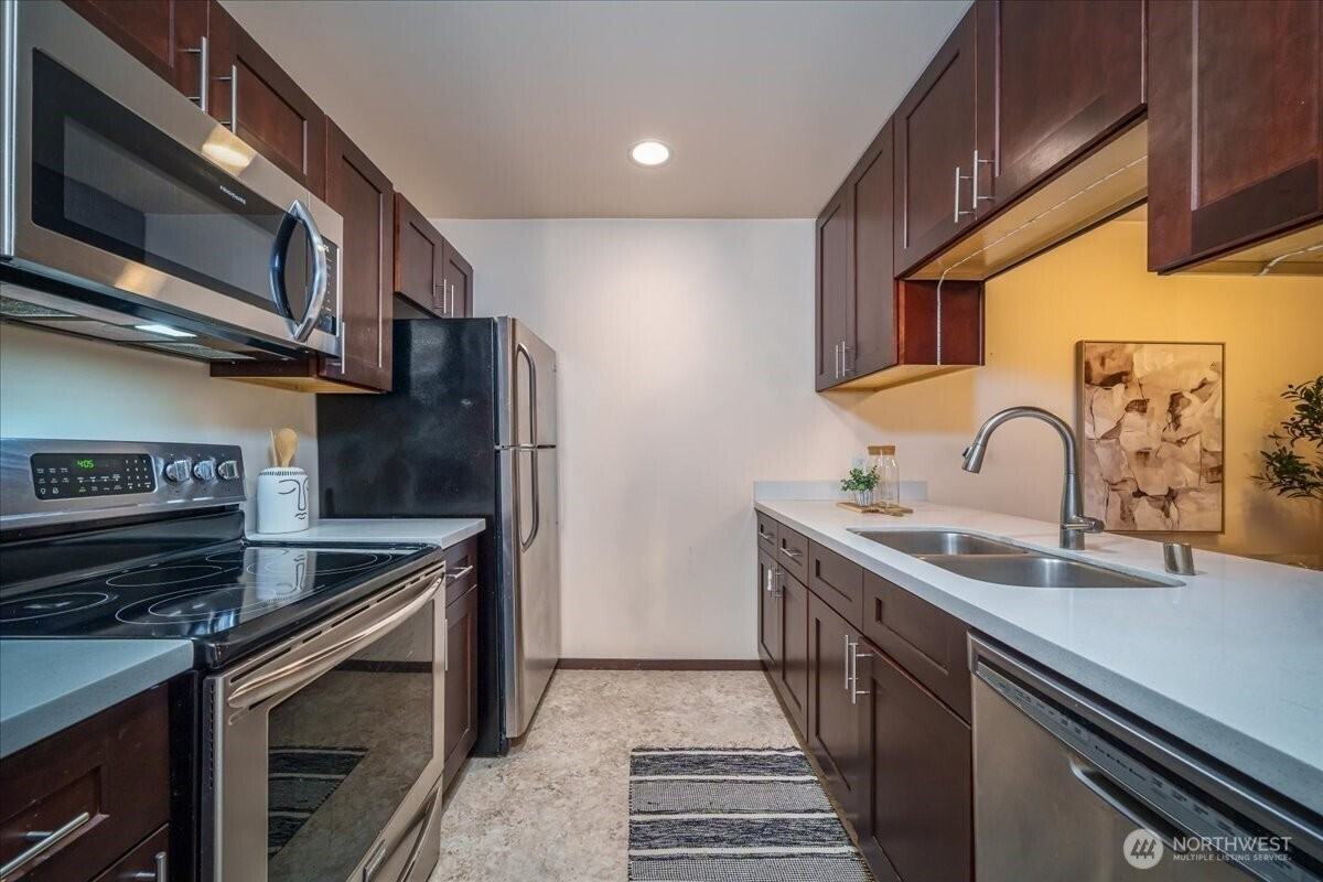 11532 15th Ave Ne #401 - Photo 4 of 17