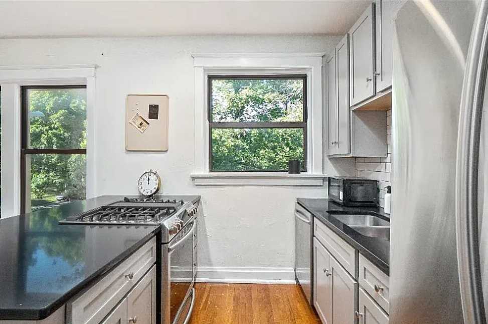 2029 Alfred Ave #A - Photo 6 of 9